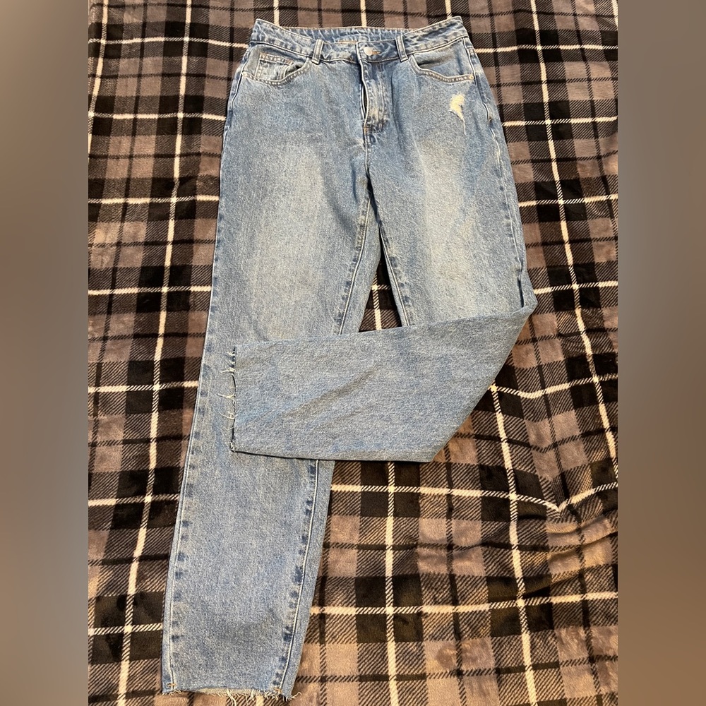 Shein, sz M, raw edge @ankle, 28” waist